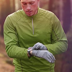 Lekki, dobrze rozciągający się i łatwy w pielęgnacji materiał wodoodporny.